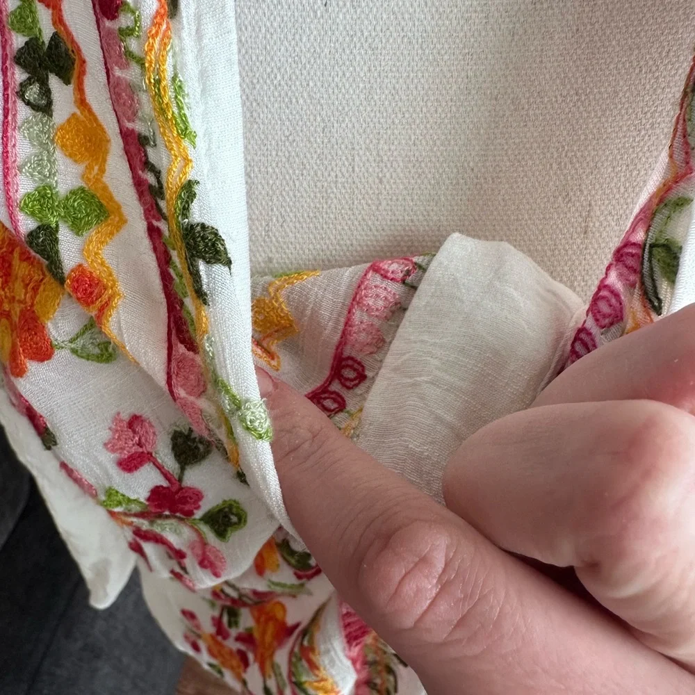 Embroidered Floral Blouse - Picture 7 of 12